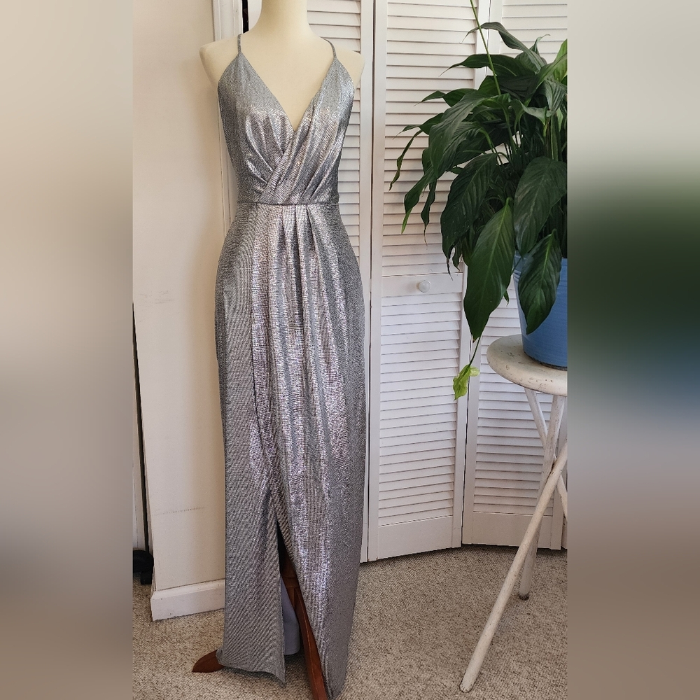 NWT Slinky Laundry By Shelli Segal Silver Metallic Size 8